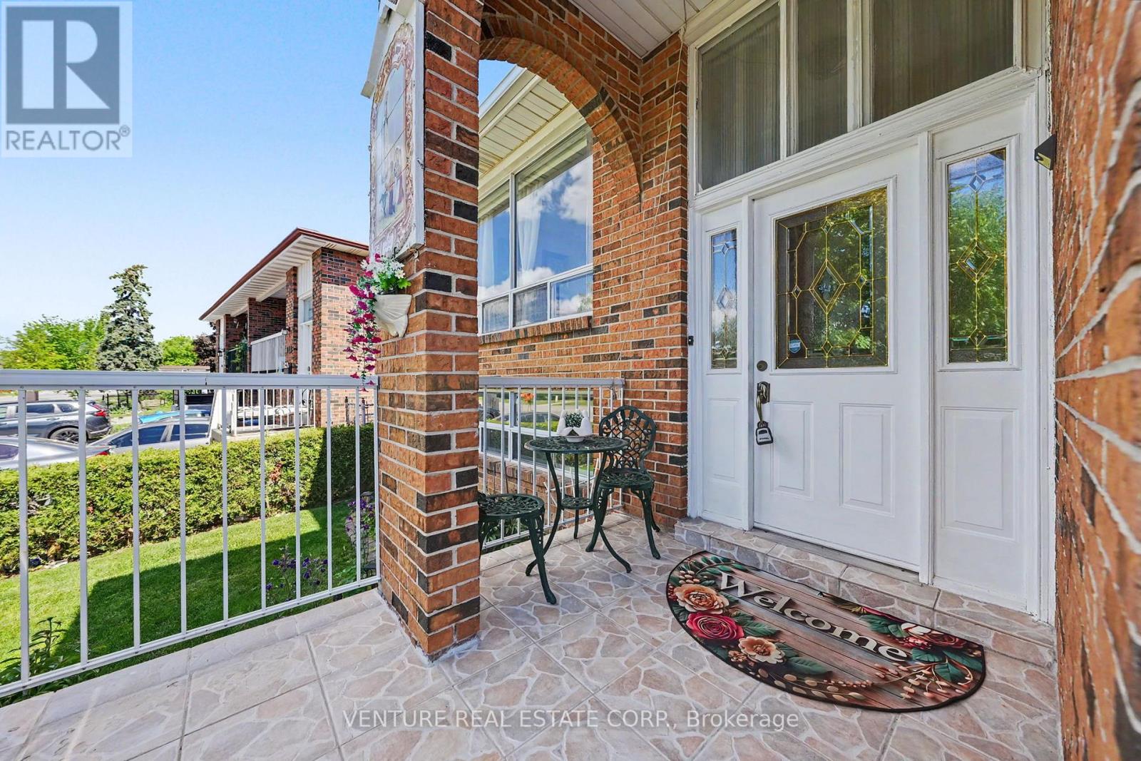 346 Centre Street N, Brampton, Ontario  L6V 3B5 - Photo 6 - W13214836
