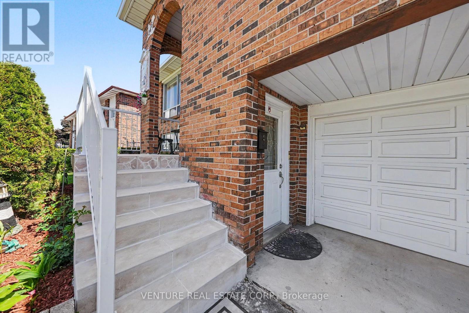 346 Centre Street N, Brampton, Ontario  L6V 3B5 - Photo 7 - W13214836