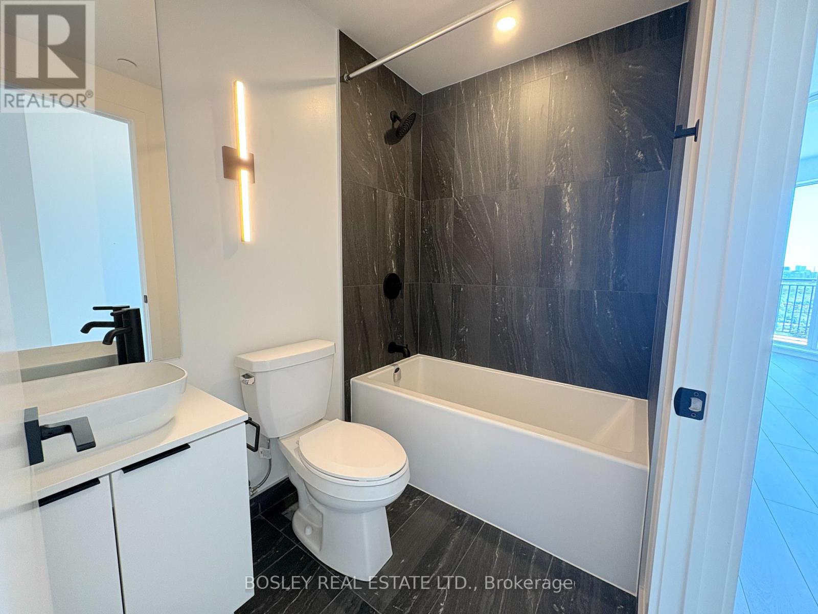 2207 - 1185 Dupont Avenue, Toronto, Ontario  M6H 0G5 - Photo 10 - W13214868