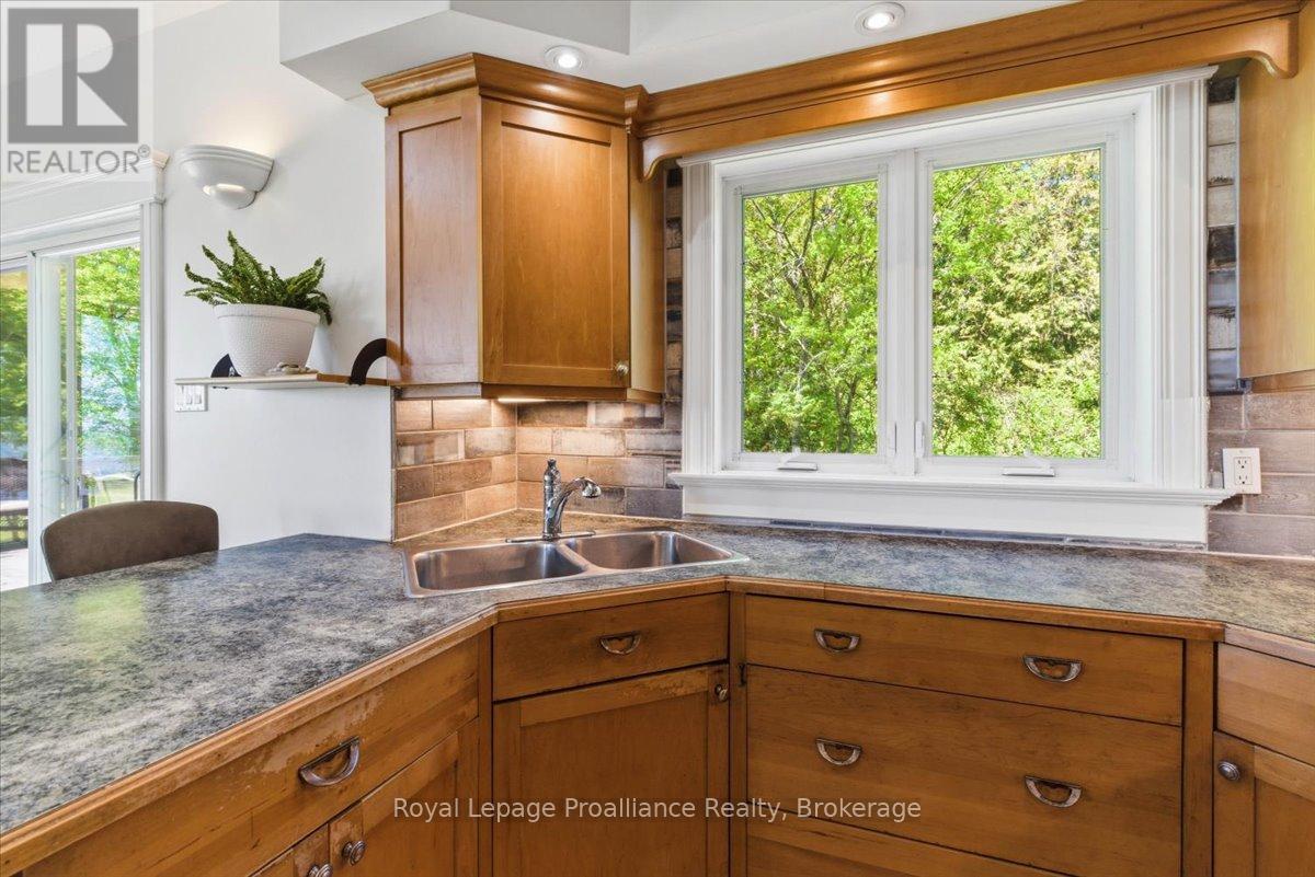 233 Parkview Road, Prince Edward County, Ontario  K0K 1L0 - Photo 15 - X13215014