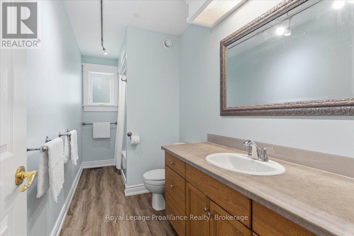 233 Parkview Road, Prince Edward County, Ontario  K0K 1L0 - Photo 18 - X13215014