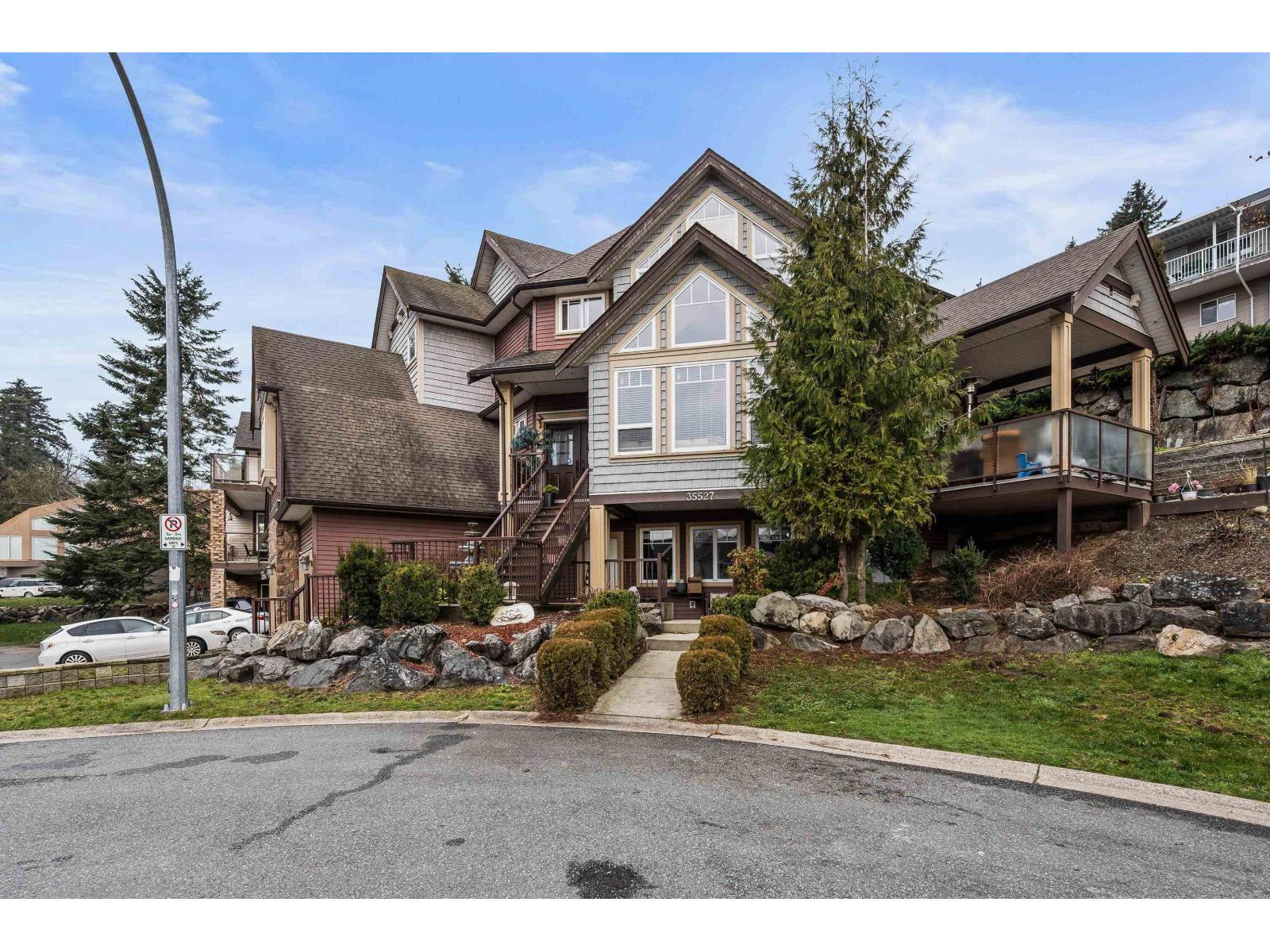 35527 Zanatta Place, Abbotsford, British Columbia  V3G 0B4 - Photo 3 - R3128805