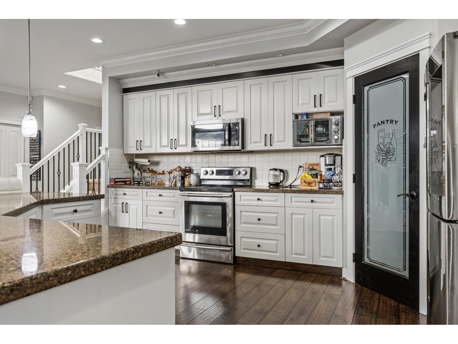 35527 Zanatta Place, Abbotsford, British Columbia  V3G 0B4 - Photo 8 - R3128805