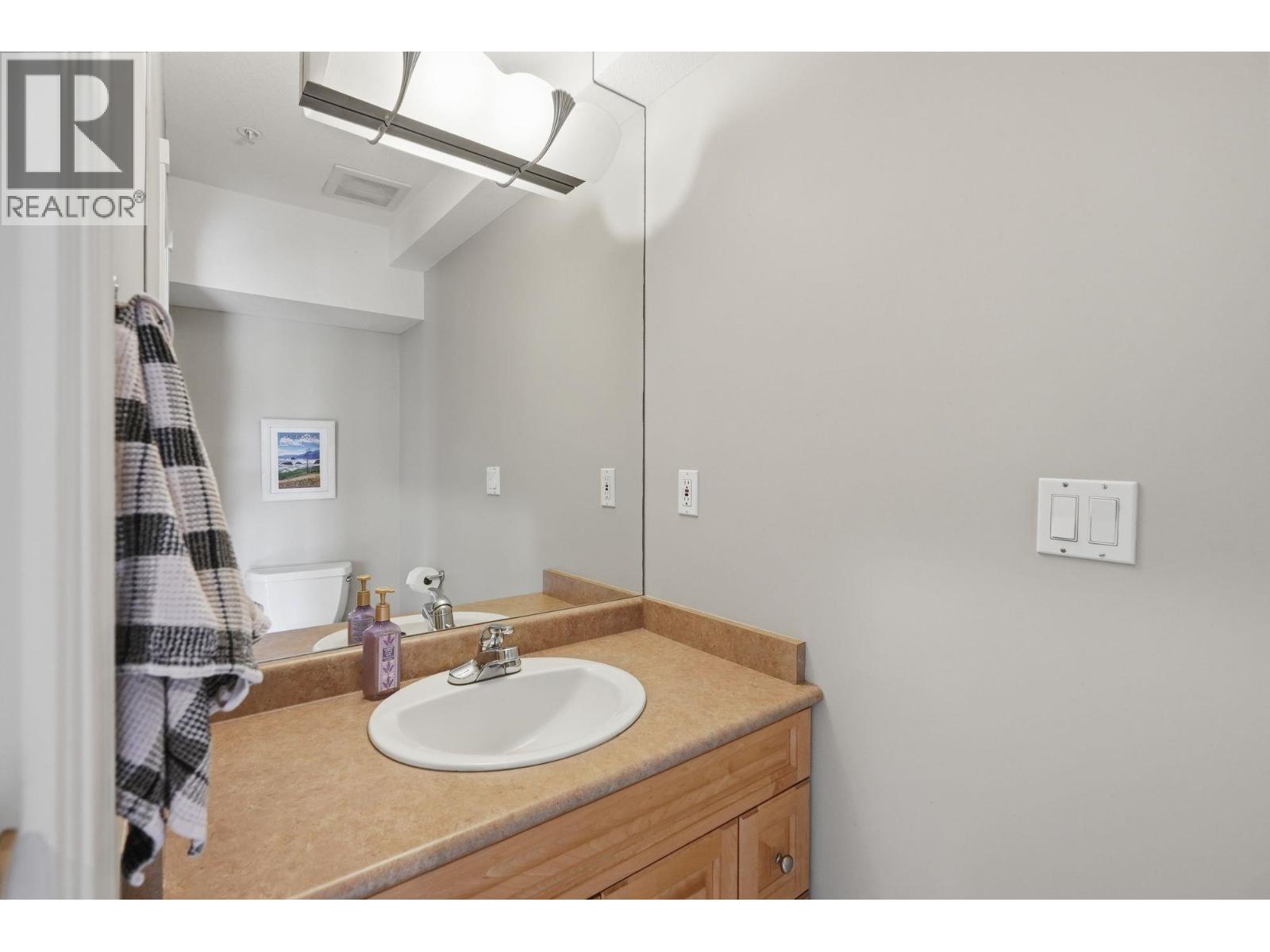 203 W 6th Street, North Vancouver, British Columbia  V7M 1K7 - Photo 17 - R3129561