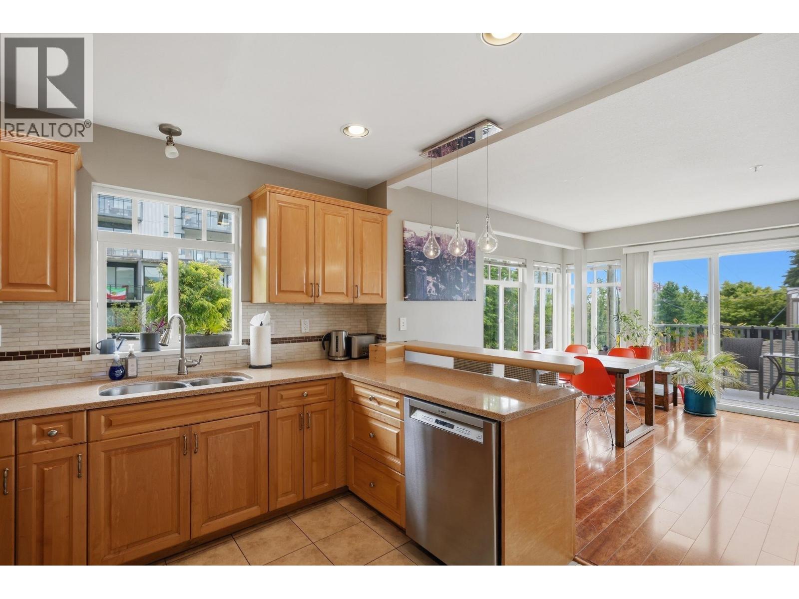 203 W 6th Street, North Vancouver, British Columbia  V7M 1K7 - Photo 7 - R3129561