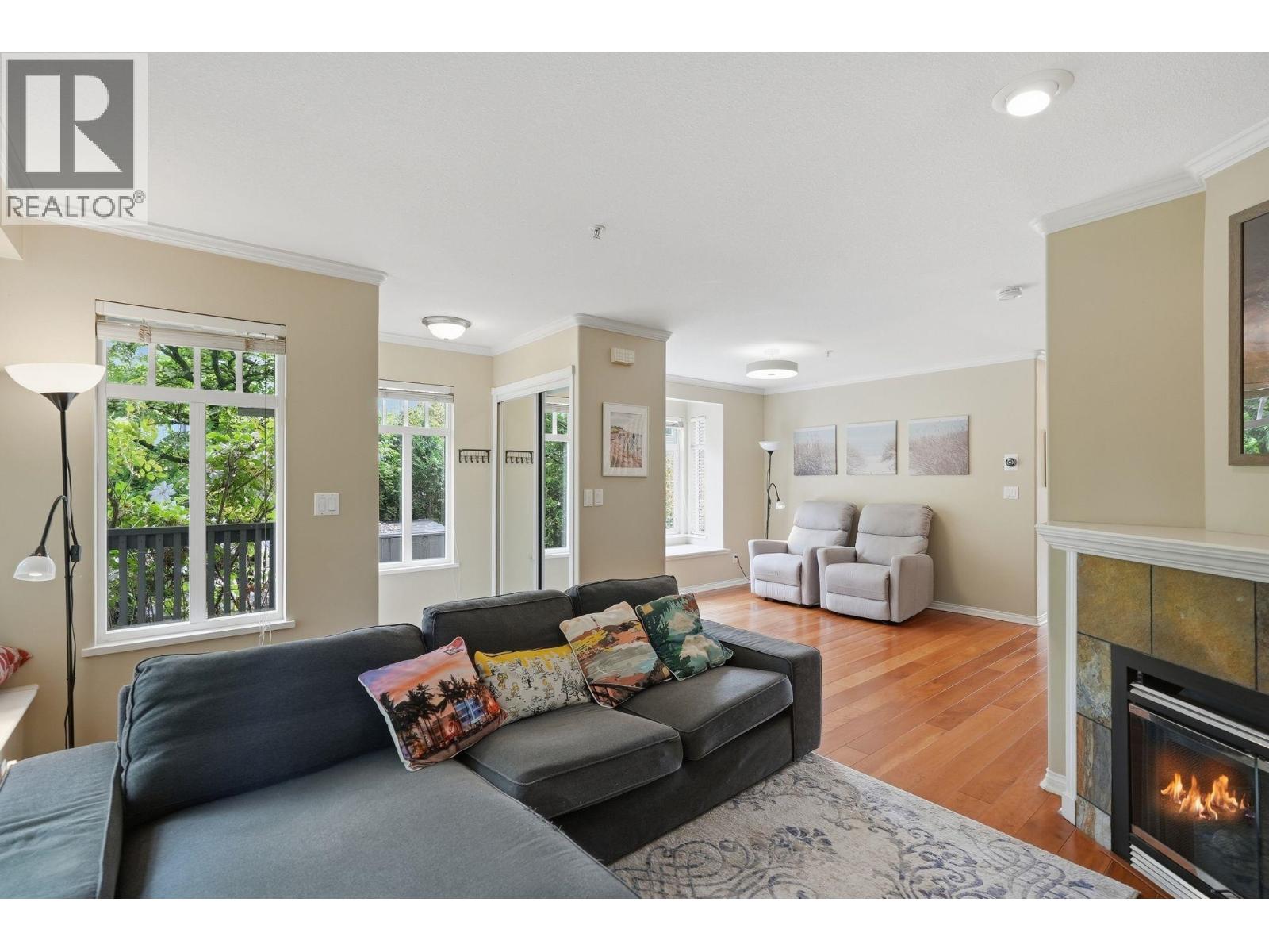 203 W 6th Street, North Vancouver, British Columbia  V7M 1K7 - Photo 5 - R3129561