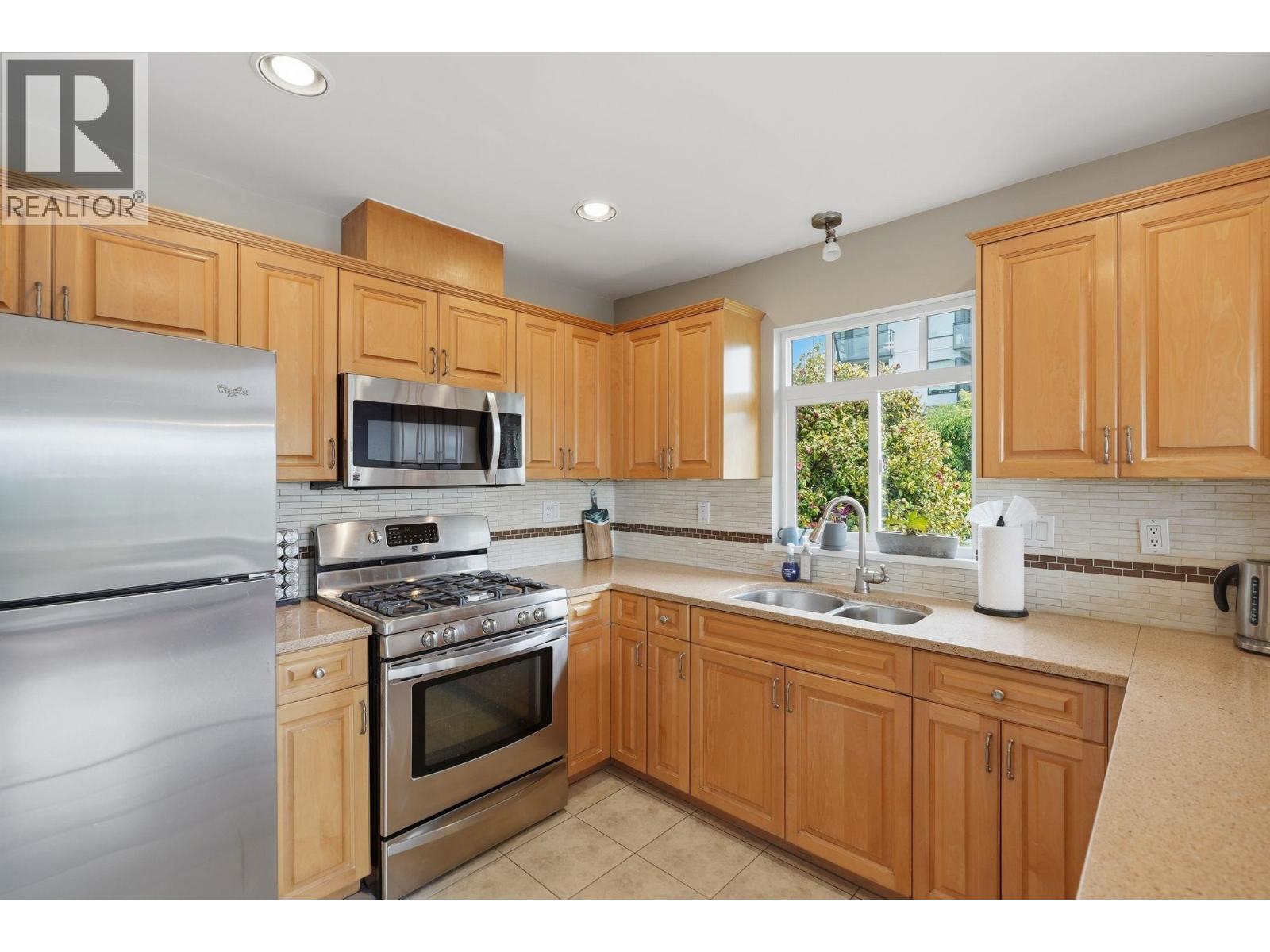 203 W 6th Street, North Vancouver, British Columbia  V7M 1K7 - Photo 10 - R3129561