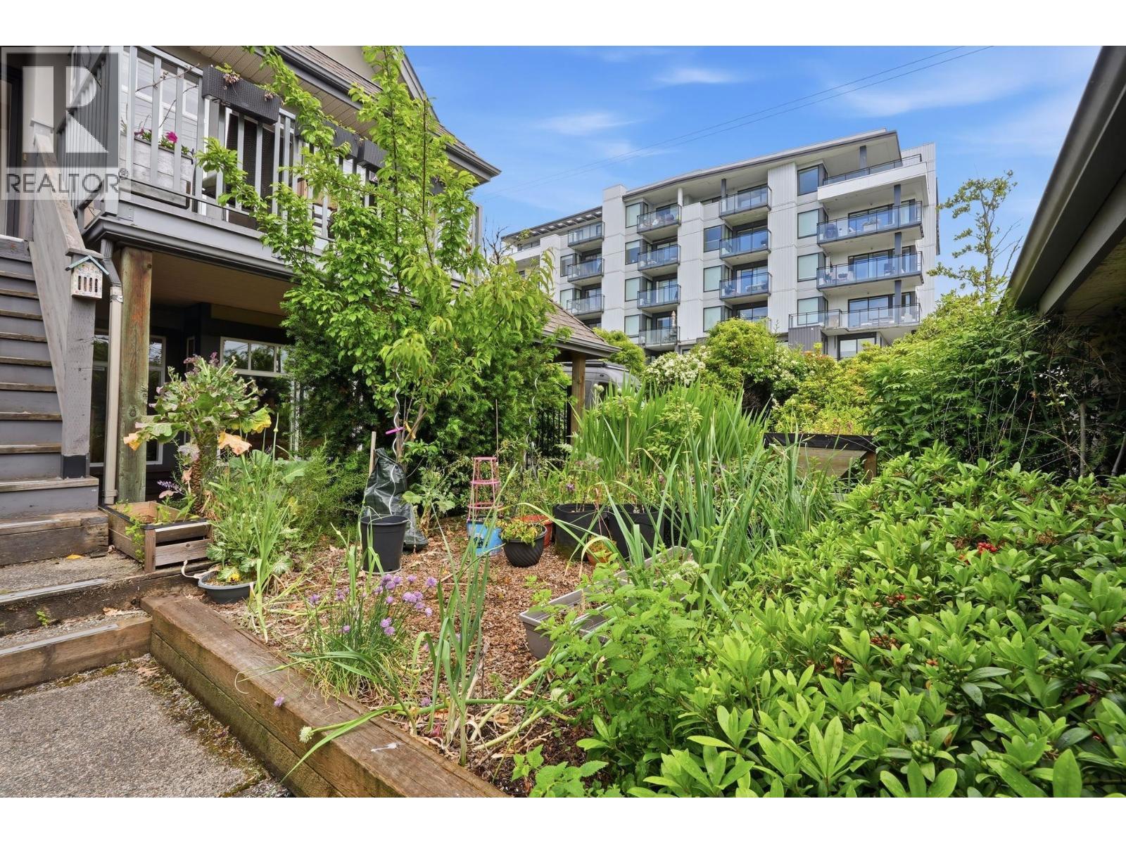 203 W 6th Street, North Vancouver, British Columbia  V7M 1K7 - Photo 35 - R3129561