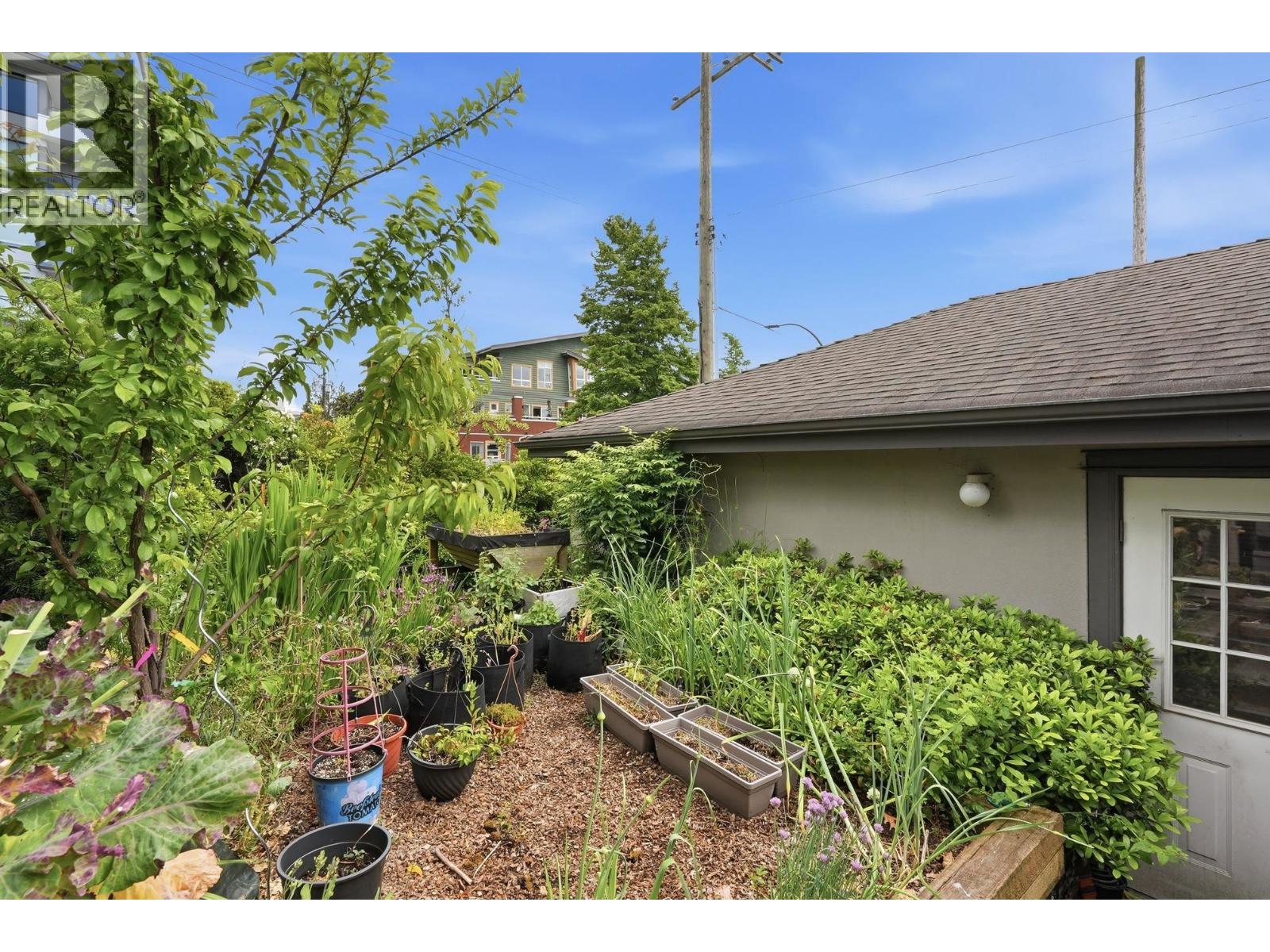 203 W 6th Street, North Vancouver, British Columbia  V7M 1K7 - Photo 34 - R3129561