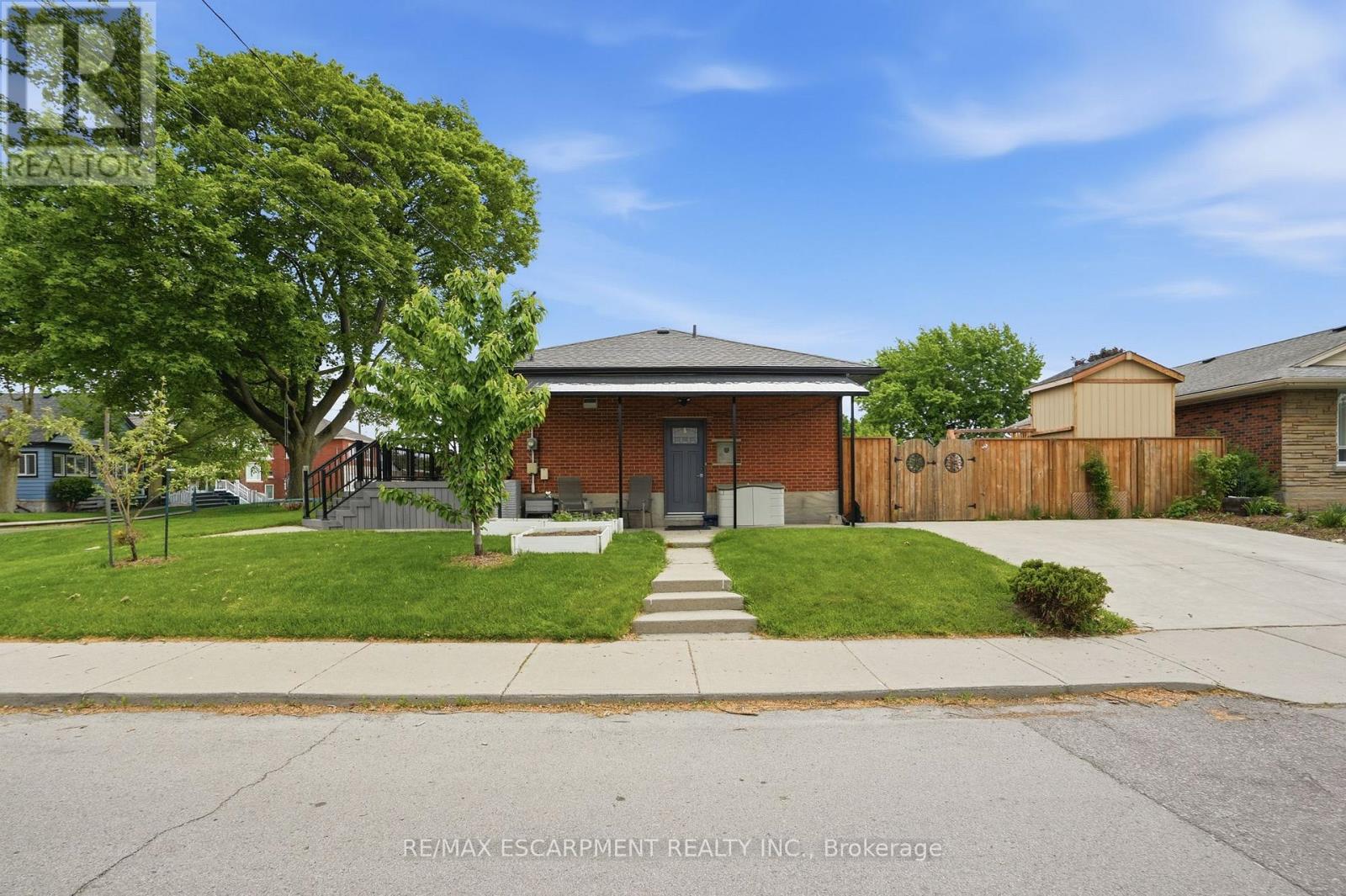 150 Mountville Avenue, Hamilton, Ontario  L9A 1E7 - Photo 3 - X13214772