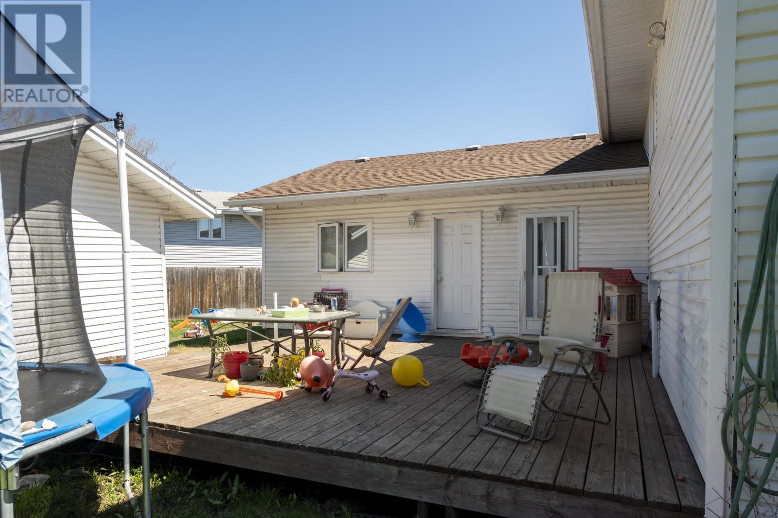 215 Linden Ct, Thunder Bay, Ontario  P7B 6R6 - Photo 4 - TB2601263
