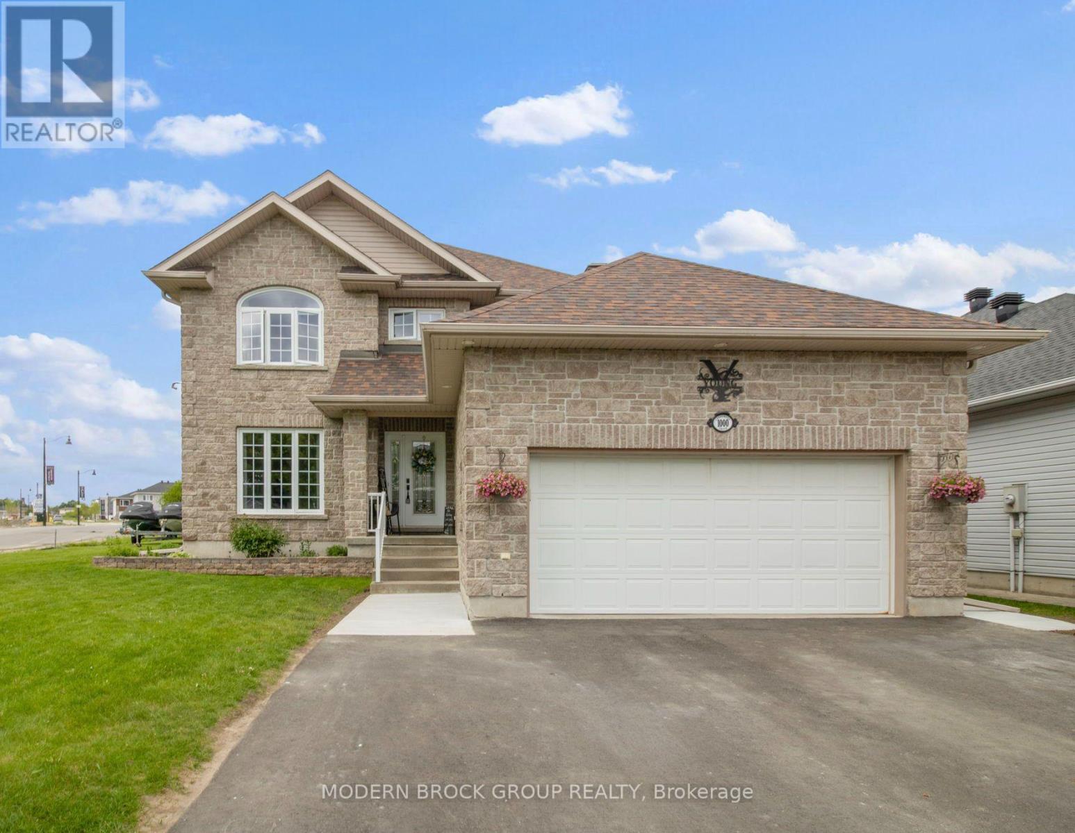 1000 Crestwood Drive, Brockville, Ontario  K6V 7N1 - Photo 1 - X13154100