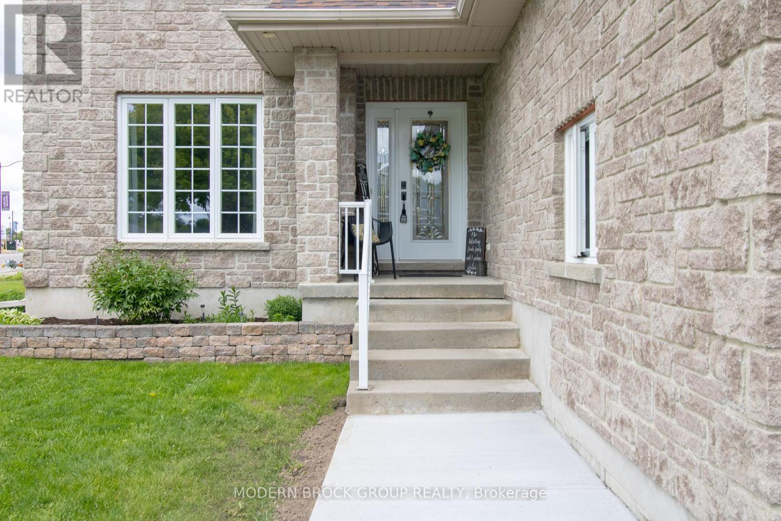 1000 Crestwood Drive, Brockville, Ontario  K6V 7N1 - Photo 3 - X13154100