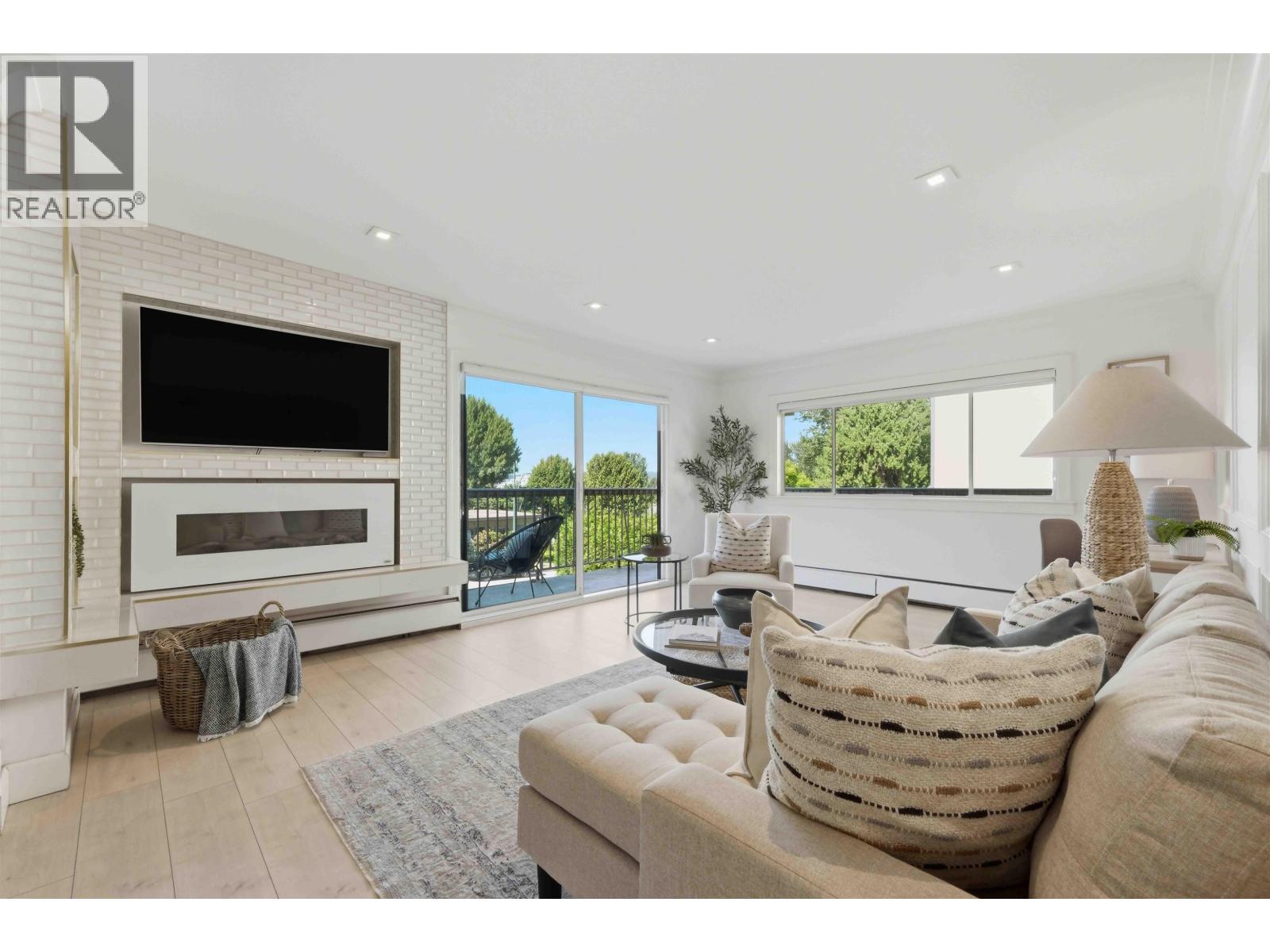 101 330 W 2d Street, North Vancouver, British Columbia  V7M 1E1 - Photo 3 - R3129641