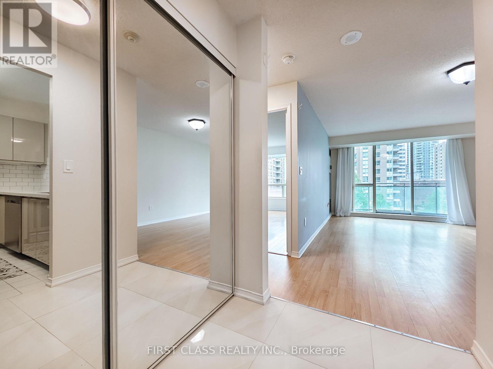 606 - 8 Pemberton Avenue, Toronto, Ontario  M2M 4K8 - Photo 4 - C13214956