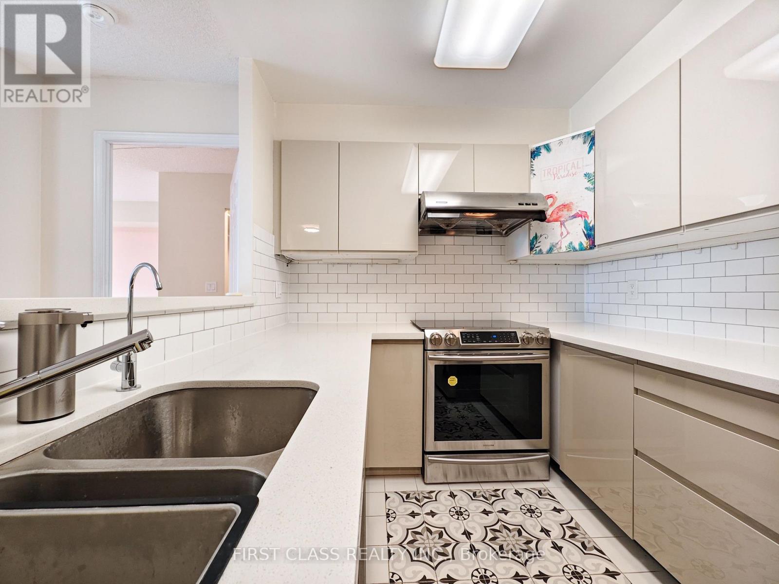 606 - 8 Pemberton Avenue, Toronto, Ontario  M2M 4K8 - Photo 5 - C13214956
