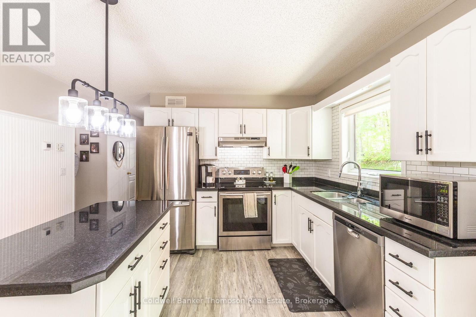 1067 Hillside Crescent, Lake Of Bays, Ontario P1H 2J6 - Photo 11 - X13214992