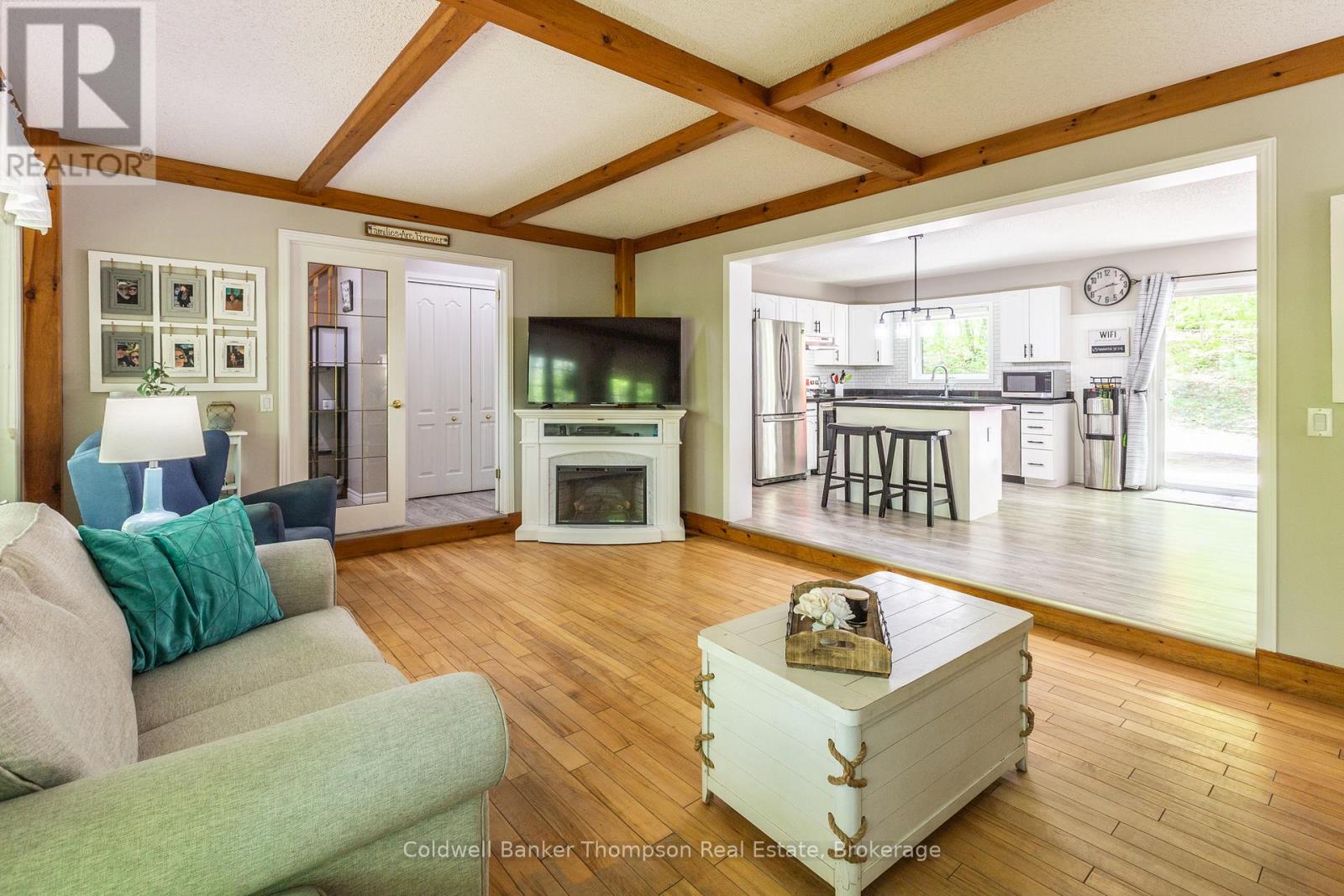 1067 Hillside Crescent, Lake Of Bays, Ontario P1H 2J6 - Photo 4 - X13214992