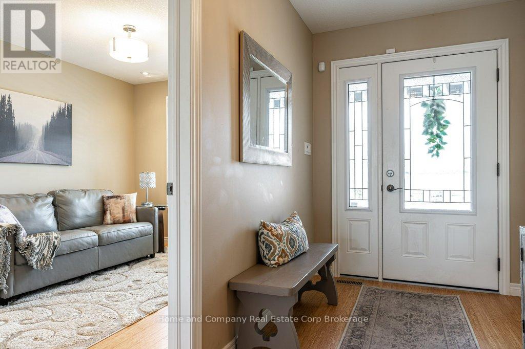 22 Findlay Place, Stratford, Ontario  N5A 0A7 - Photo 3 - X13215006