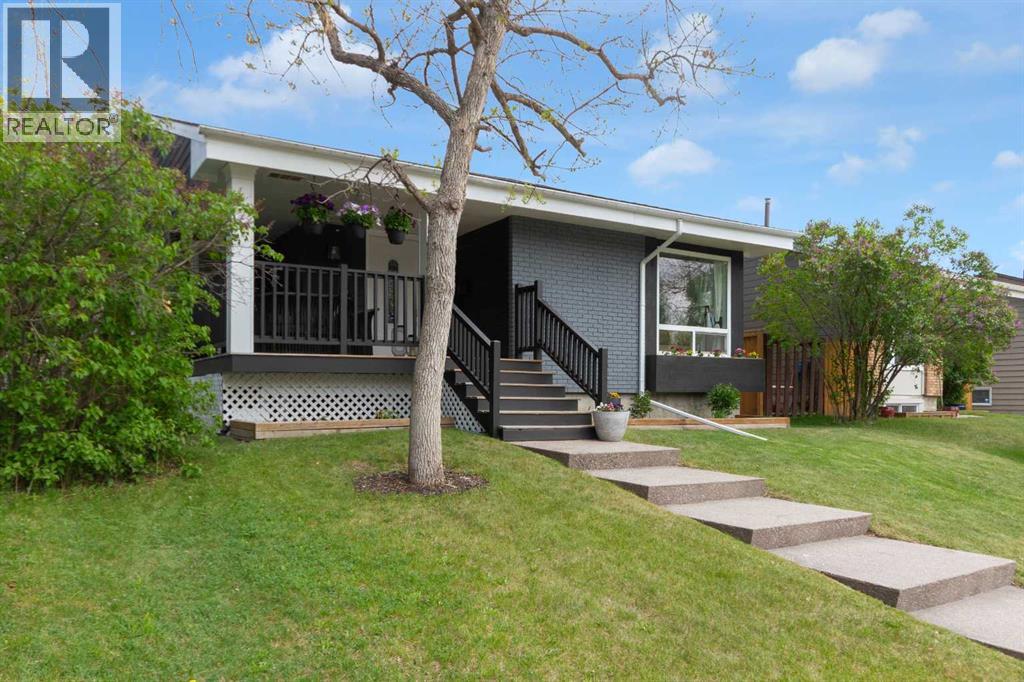 15 Woodglen Road SW, Calgary, Alberta  T2W 4N8 - Photo 1 - A2315611