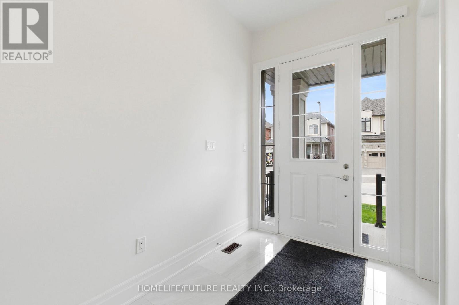 278 Danny Wheeler Boulevard, Georgina, Ontario  L4P 0J9 - Photo 3 - N13214944