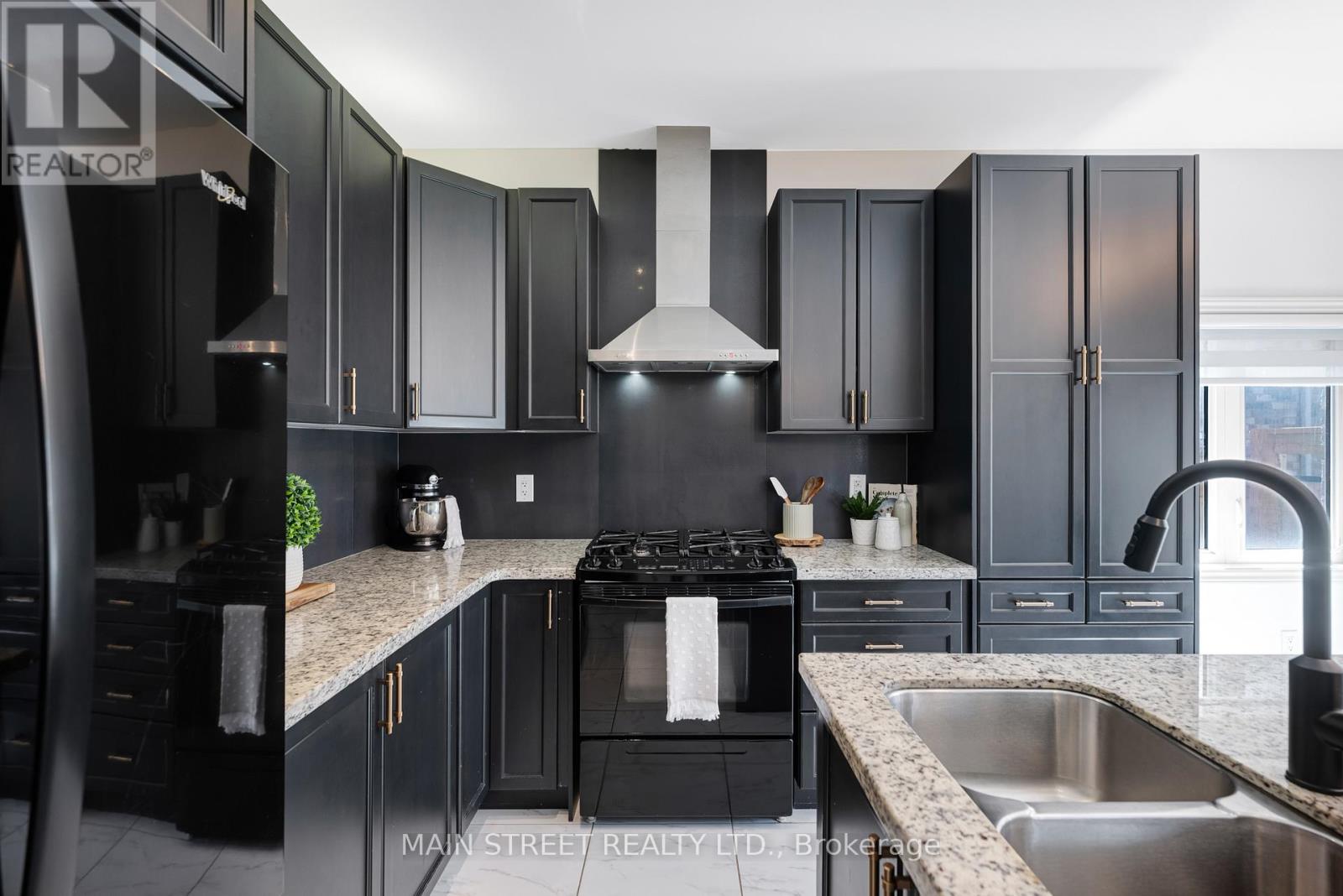 1518 Emberton Way, Innisfil, Ontario  L9S 0L6 - Photo 4 - N13214980