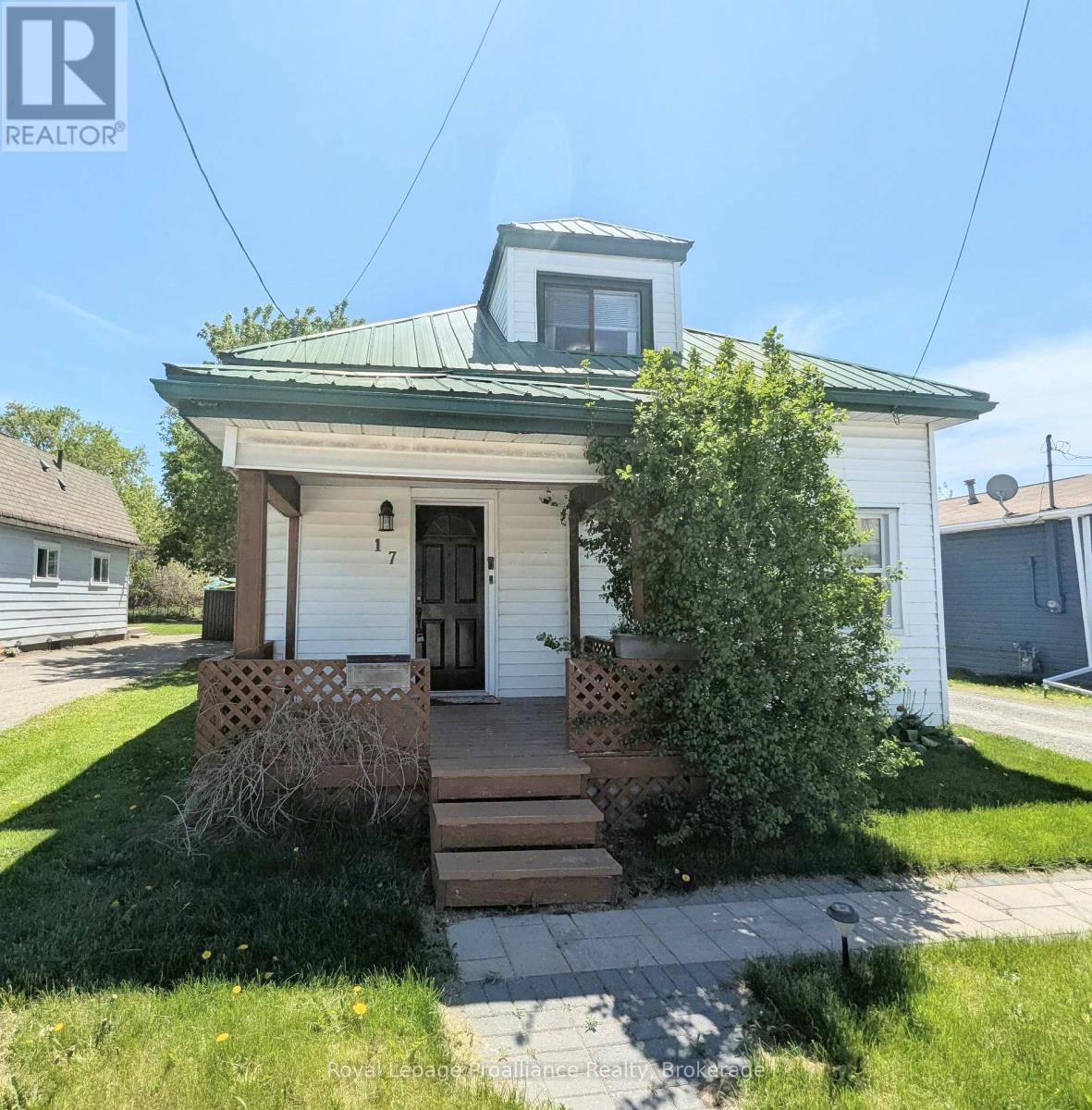 17 Meyers Street, Quinte West, Ontario  K8V 1W5 - Photo 3 - X13058850