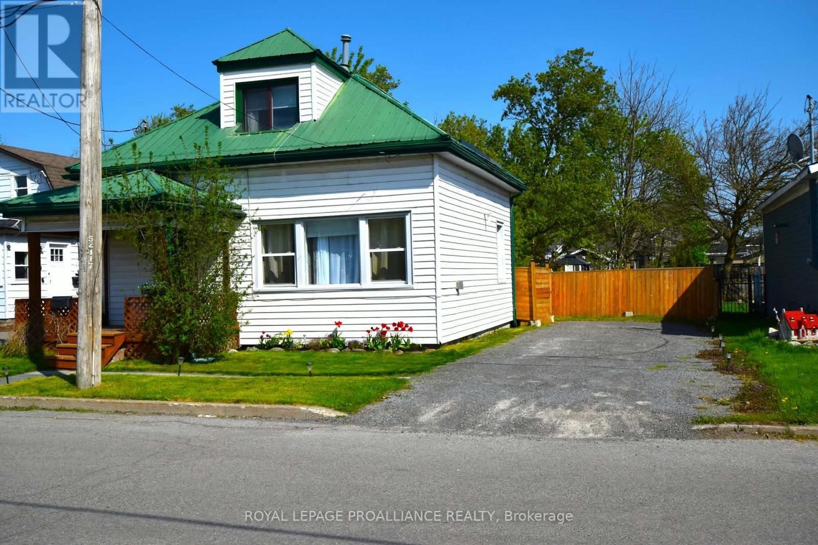 17 Meyers Street, Quinte West, Ontario  K8V 1W5 - Photo 4 - X13058850