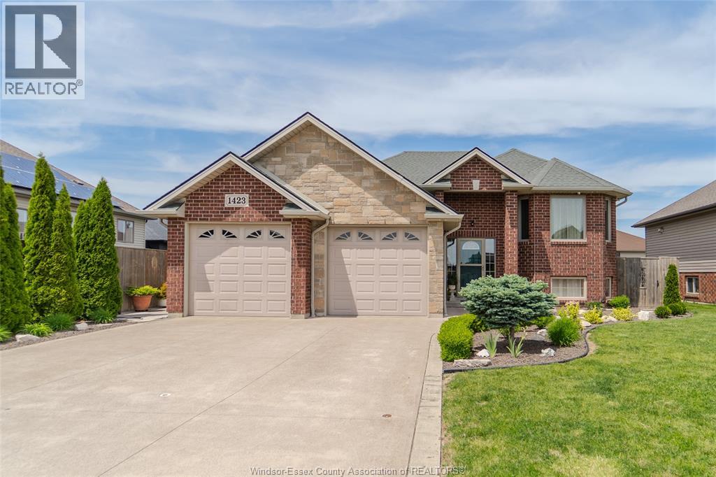 1423 Oakwood, Lakeshore, Ontario  N0R 1A0 - Photo 3 - 26012347