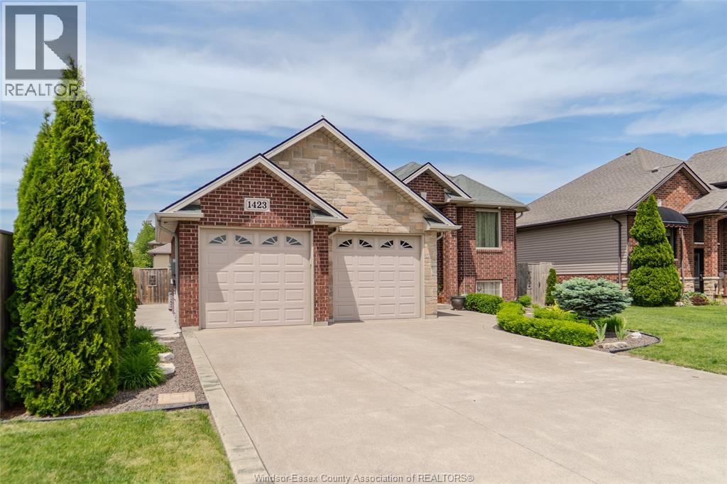 1423 Oakwood, Lakeshore, Ontario  N0R 1A0 - Photo 2 - 26012347