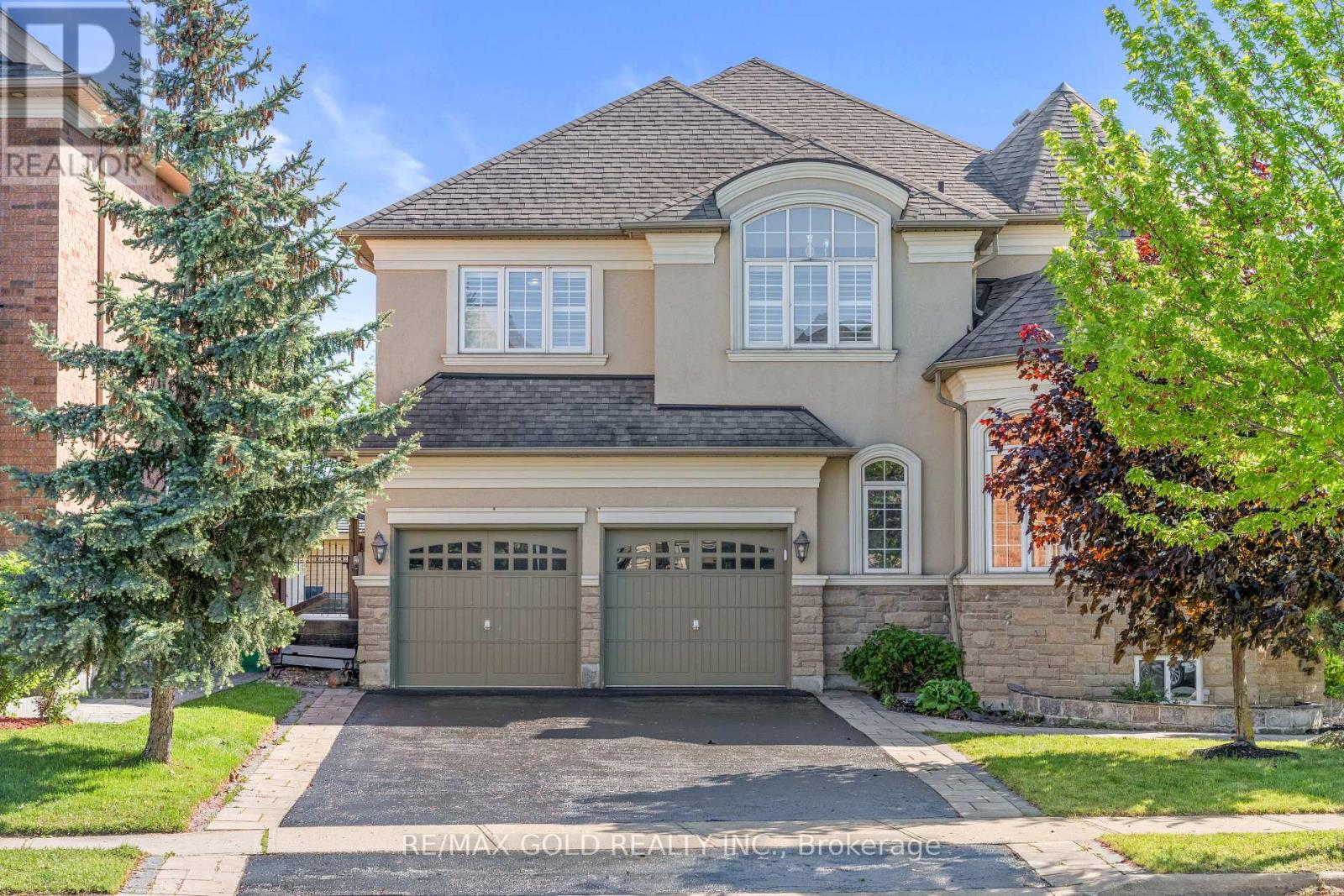 18 Hampton Springs Drive, Brampton, Ontario  L6P 2W4 - Photo 2 - W13214898