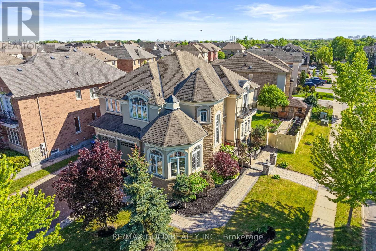 18 Hampton Springs Drive, Brampton, Ontario  L6P 2W4 - Photo 3 - W13214898