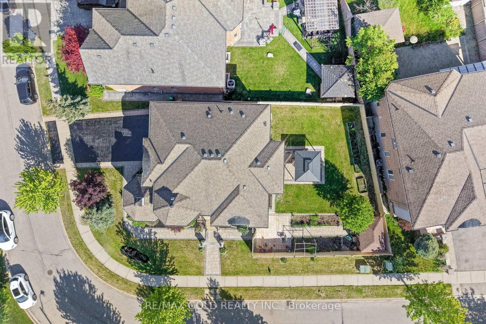 18 Hampton Springs Drive, Brampton, Ontario  L6P 2W4 - Photo 5 - W13214898
