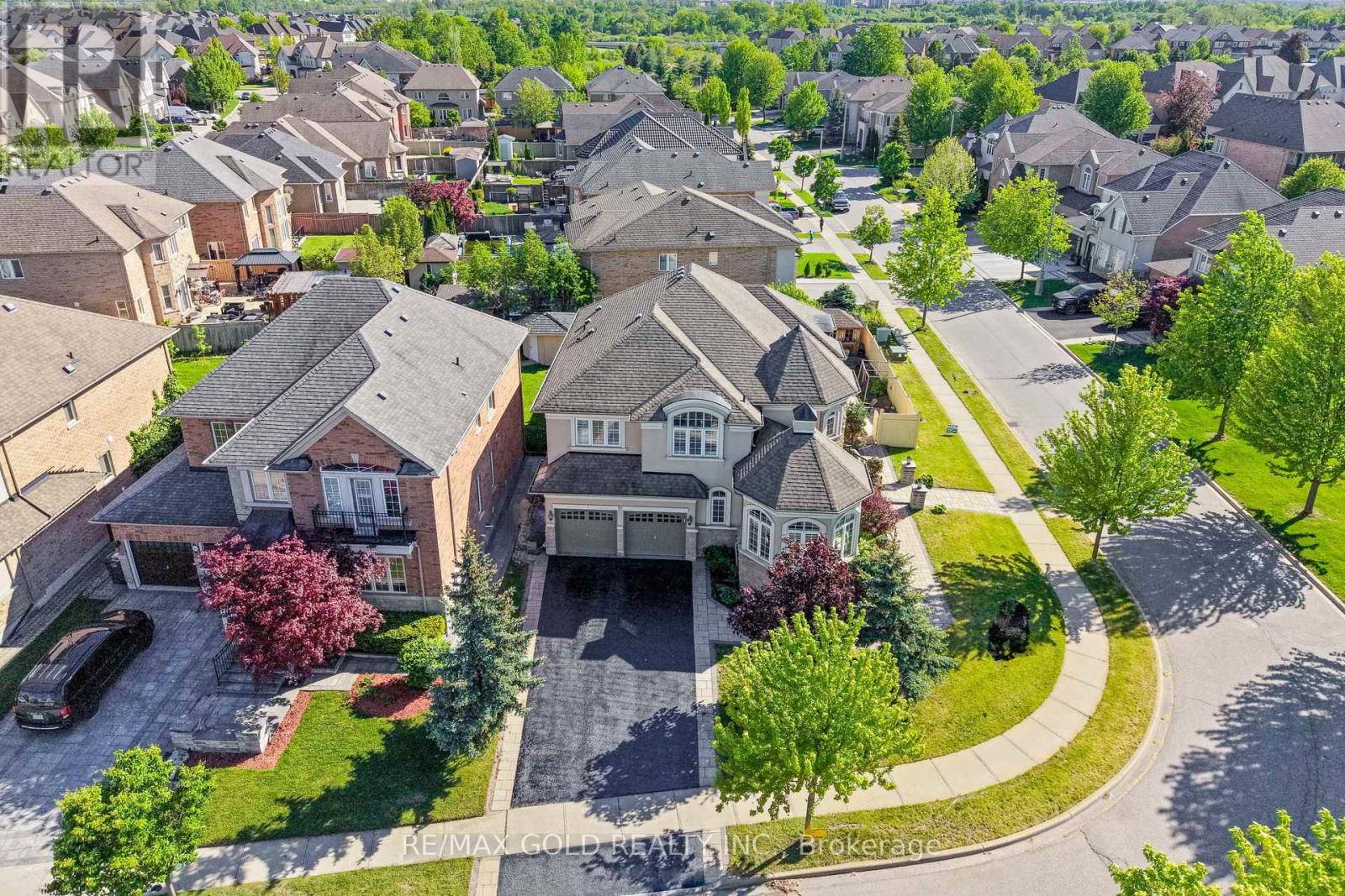 18 Hampton Springs Drive, Brampton, Ontario  L6P 2W4 - Photo 6 - W13214898