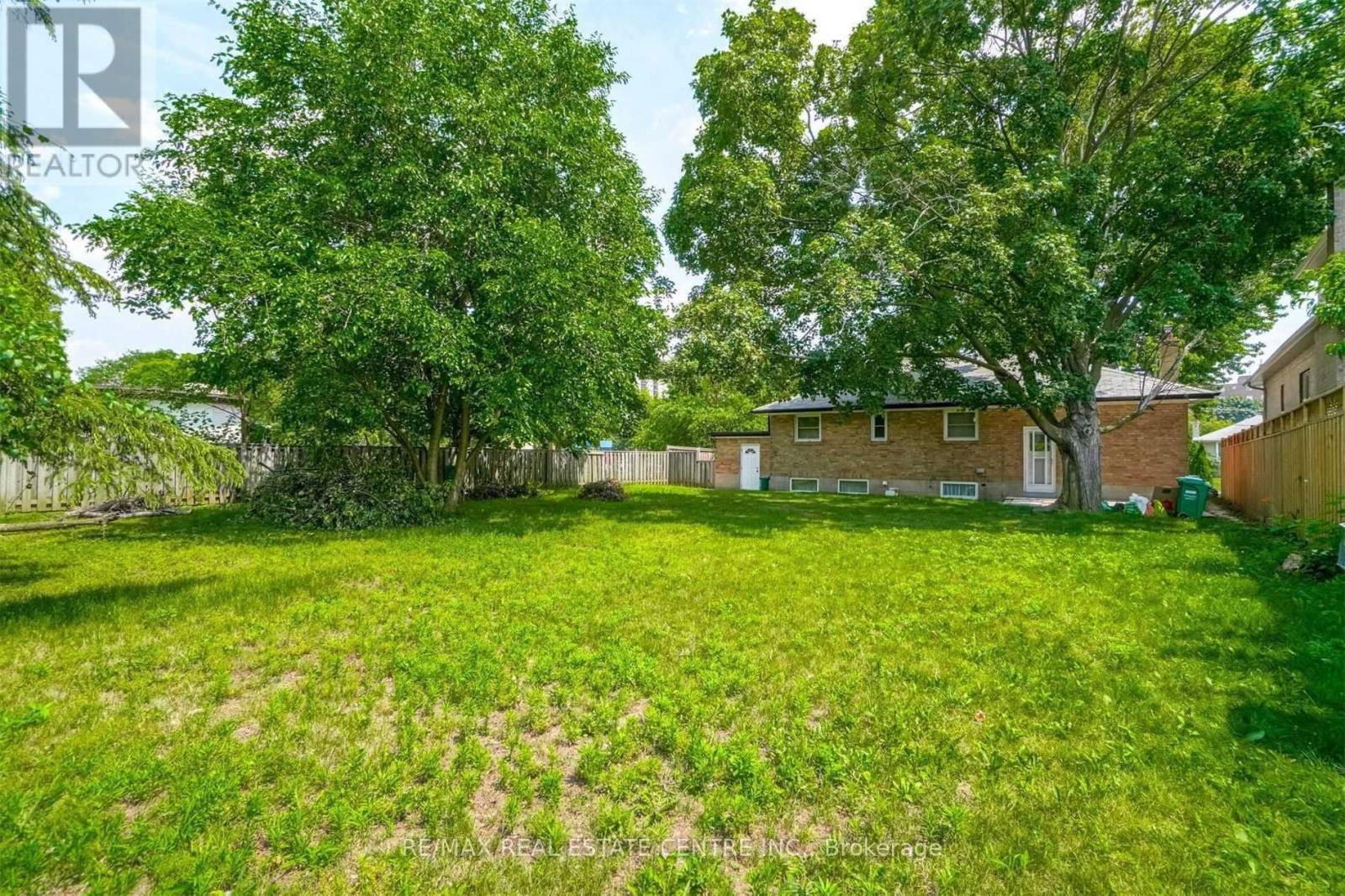 81 Dunbar Road, Mississauga, Ontario  L5B 1G5 - Photo 4 - W13214902
