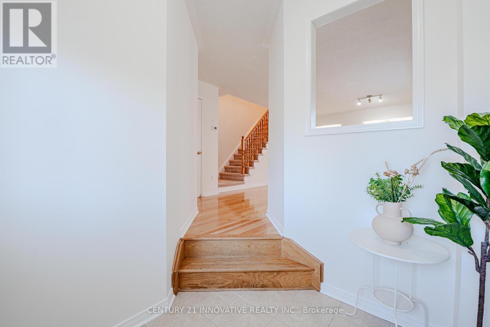5648 Volpe Avenue, Mississauga, Ontario  L5V 3A6 - Photo 8 - W13214942