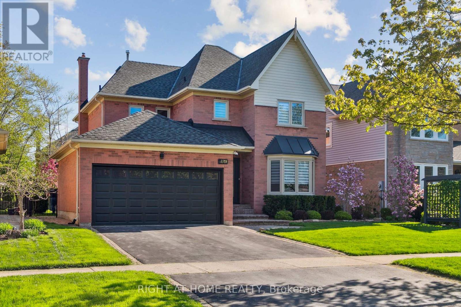 2069 Waterbridge Drive N, Burlington, Ontario  L7M 3W2 - Photo 1 - W13215002