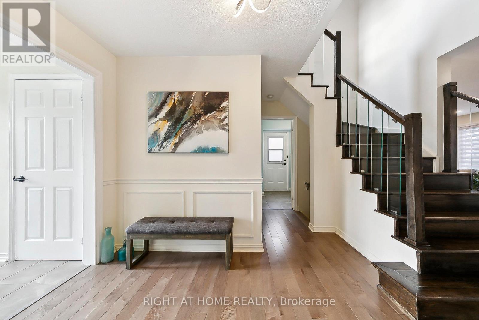 2069 Waterbridge Drive N, Burlington, Ontario  L7M 3W2 - Photo 6 - W13215002