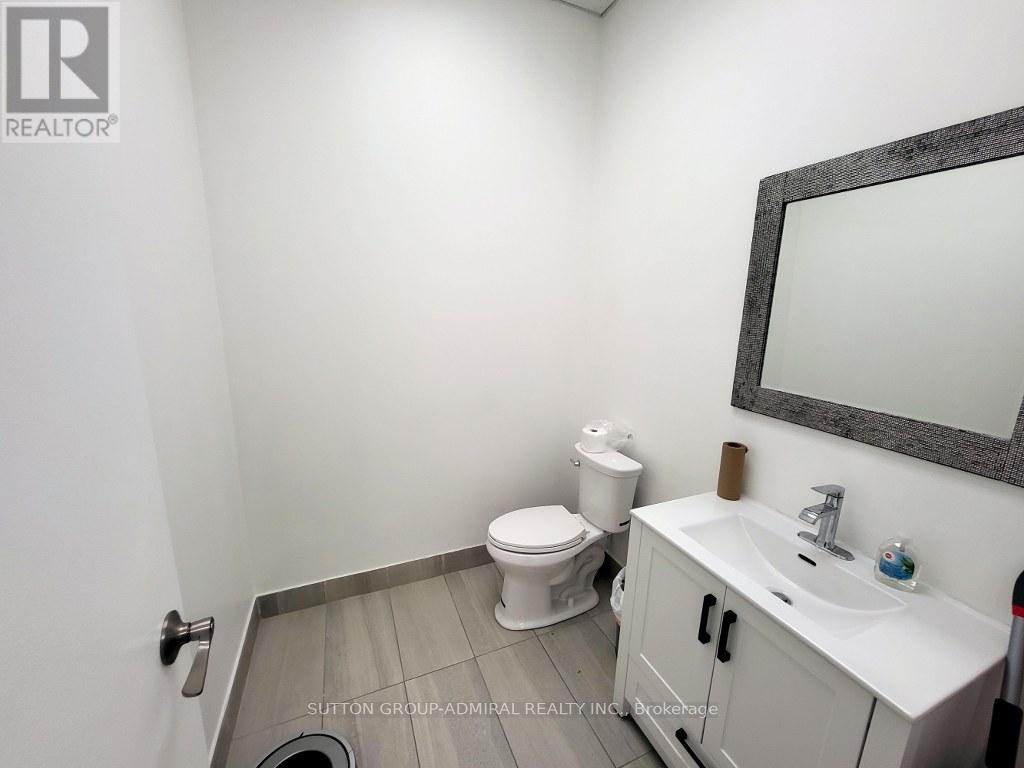 474 Champagne Drive, Toronto, Ontario  M3J 2T9 - Photo 18 - W13215012