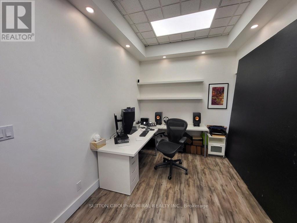 474 Champagne Drive, Toronto, Ontario  M3J 2T9 - Photo 2 - W13215012