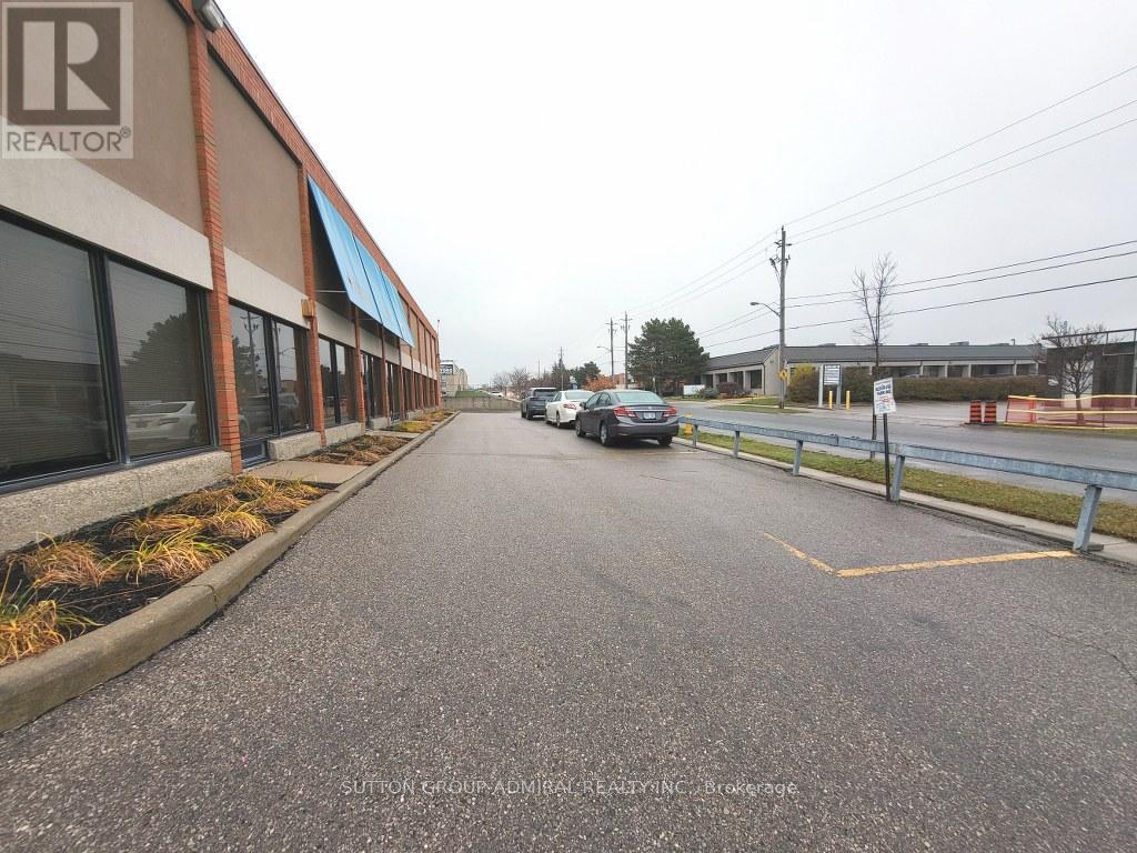 474 Champagne Drive, Toronto, Ontario  M3J 2T9 - Photo 31 - W13215012