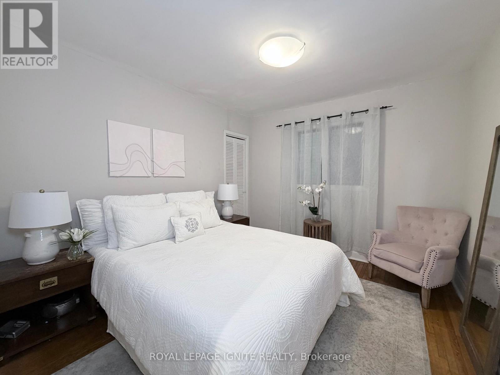 482 Mcroberts Avenue, Toronto, Ontario  M6E 4R4 - Photo 11 - W13215020
