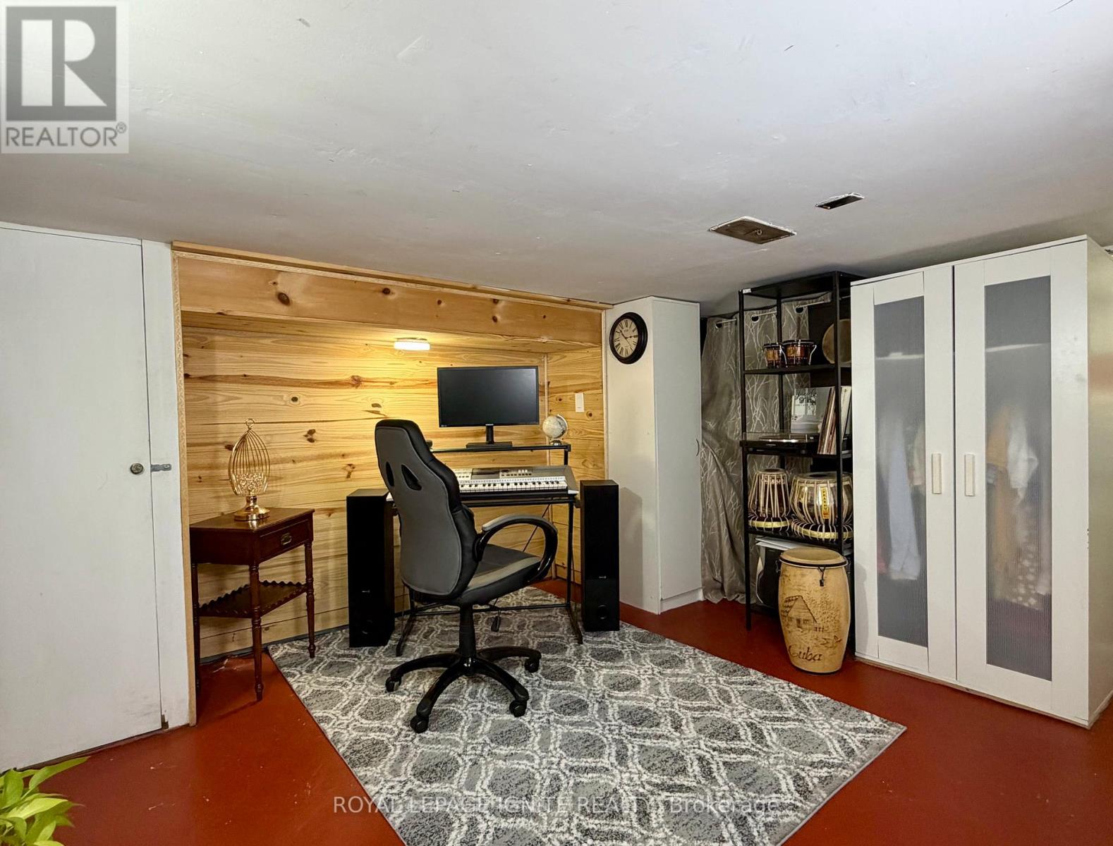 482 Mcroberts Avenue, Toronto, Ontario  M6E 4R4 - Photo 17 - W13215020