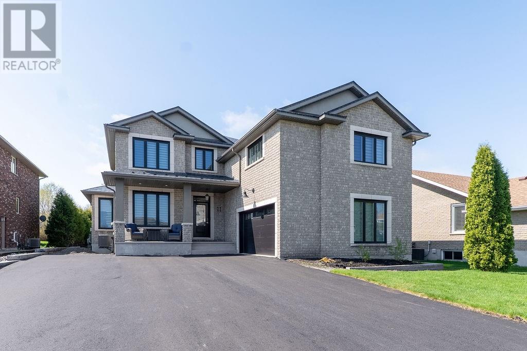 11 Landreville Drive, Greater Sudbury, Ontario  P3A 0A1 - Photo 2 - 2128159