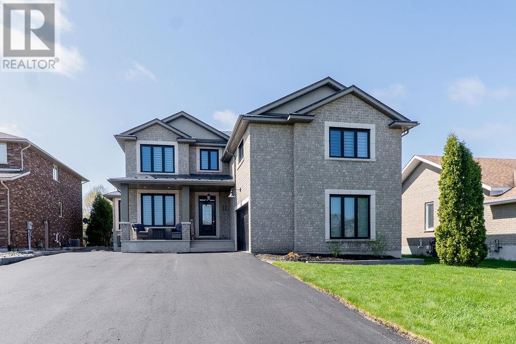 11 Landreville Drive, Greater Sudbury, Ontario  P3A 0A1 - Photo 3 - 2128159