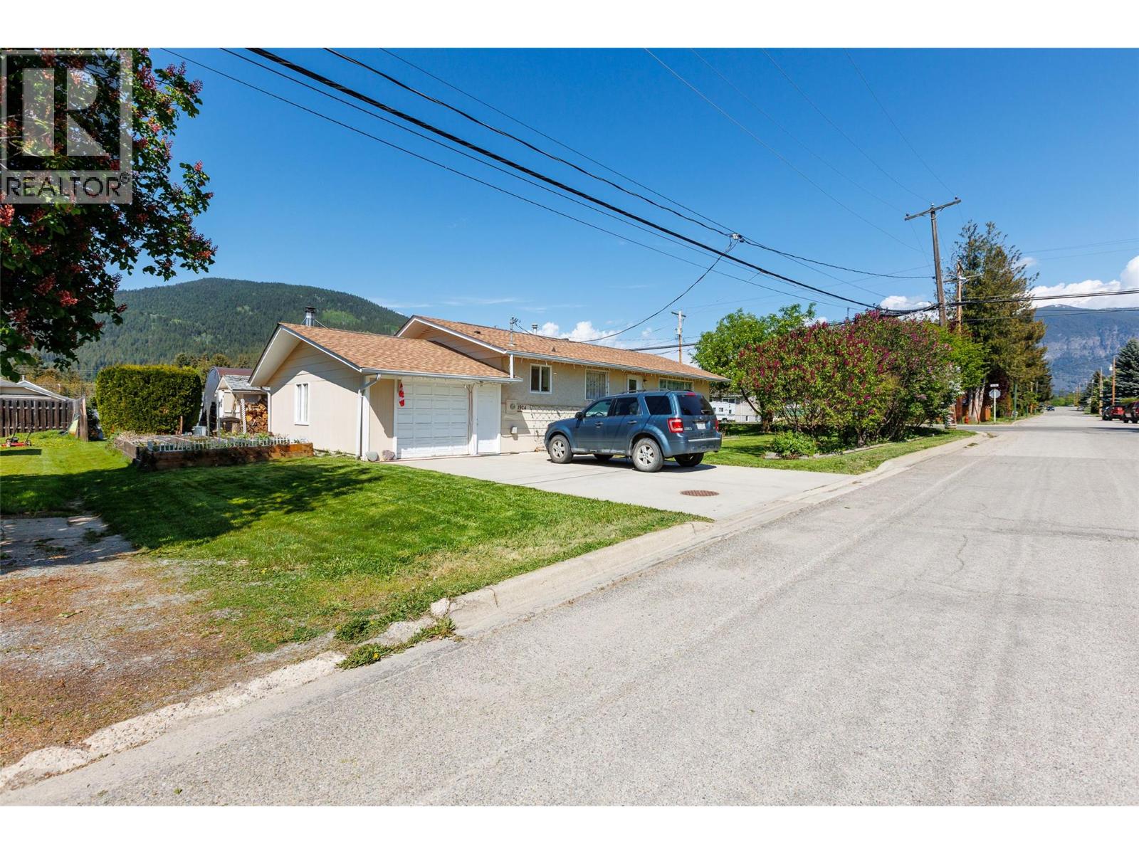 1924 Ash Street, Creston, British Columbia V0B 1G5 - Photo 2 - 10386616