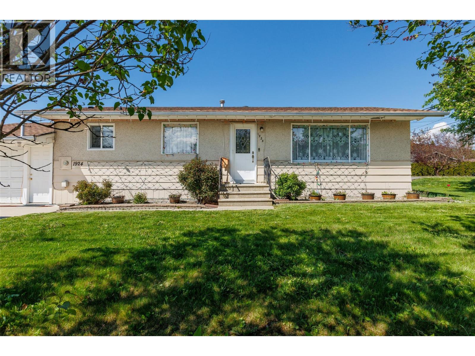 1924 Ash Street, Creston, British Columbia V0B 1G5 - Photo 1 - 10386616