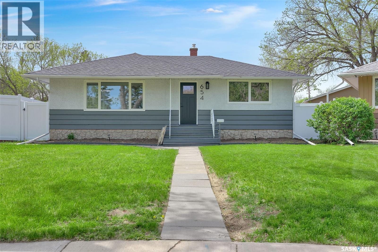 654 Aberdeen Crescent, Regina, Saskatchewan  S4T 6A9 - Photo 1 - SK037578