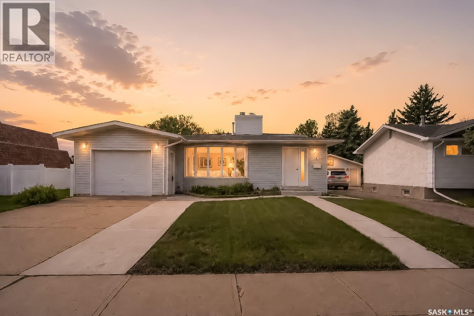 1381 Prince Crescent, Moose Jaw, Saskatchewan  S6H 6E6 - Photo 1 - SK037266