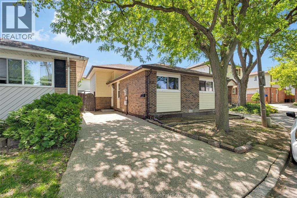 8245 ENFIELD PLACE, Windsor, Ontario